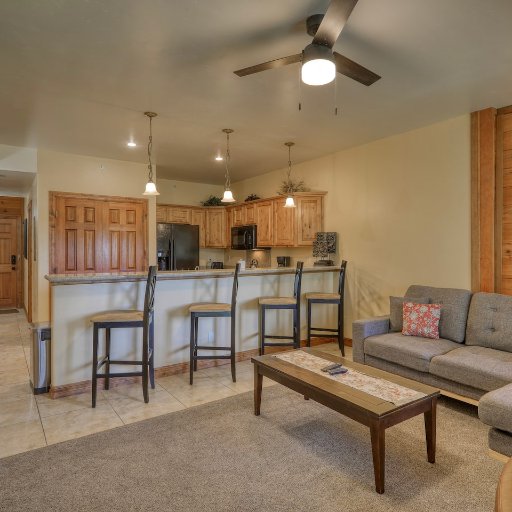 A/C Golf Course- One Bedroom Condo