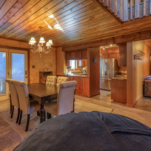 Hot Tub & Pet Friendly Forest Hideaway