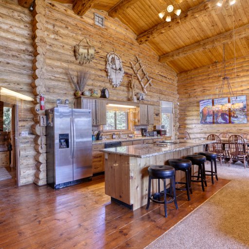Winter Quarters Cabin- Mountain Views & Hot tub