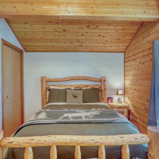 Upstairs bedroom 