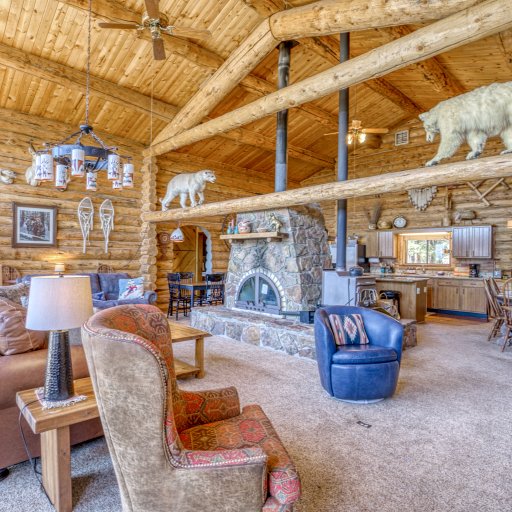 Winter Quarters Cabin- Mountain Views & Hot tub