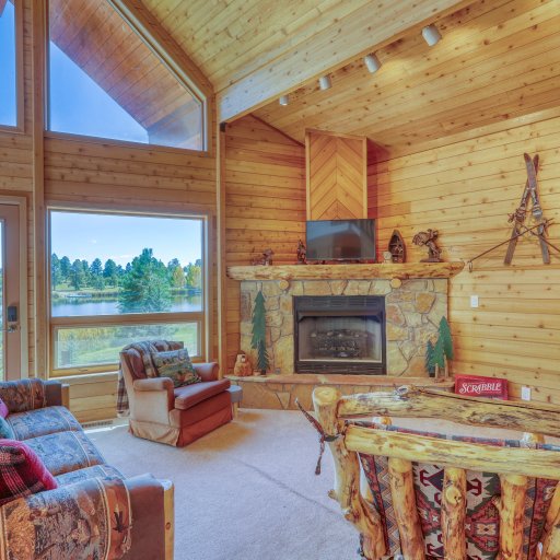 Pet Friendly Lake Lodge with A/C