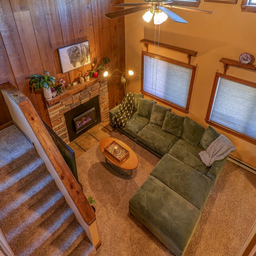 Hot Tub & Pet Friendly Forest Hideaway