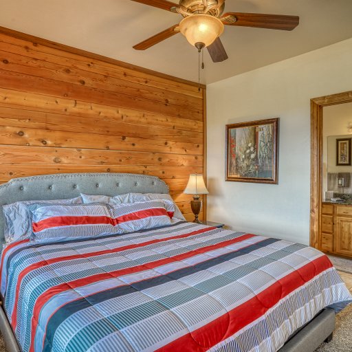 Golf Course Cozy 2 Bedroom Condo with A/C