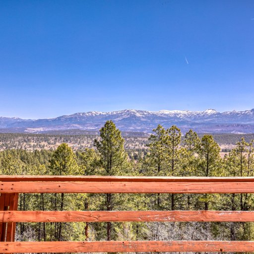 Winter Quarters Cabin- Mountain Views & Hot tub