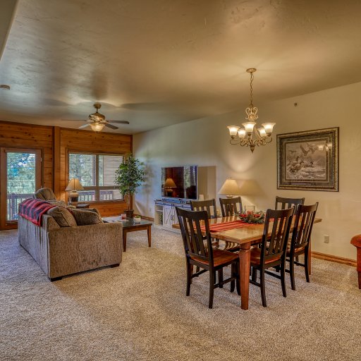 Golf Course Cozy 2 Bedroom Condo with A/C