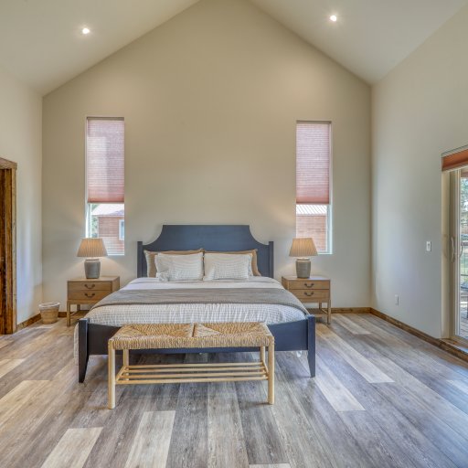 A/C Cloud Cap Home w/Lake Views!