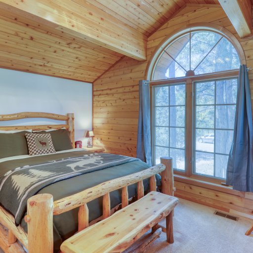 Pet Friendly Lake Lodge with A/C