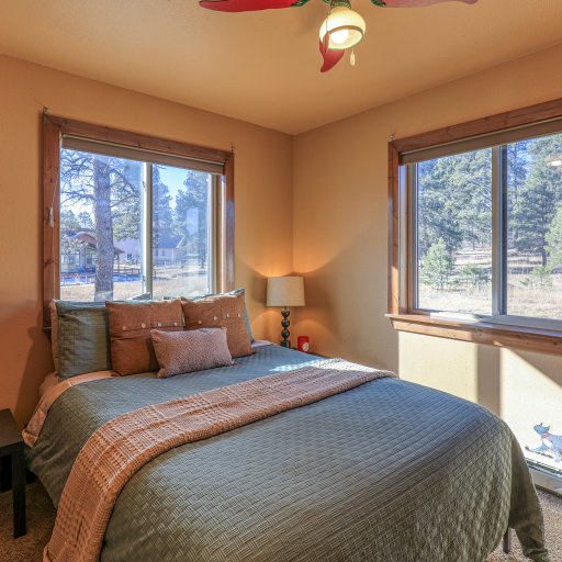 Hot Tub & Pet Friendly Forest Hideaway