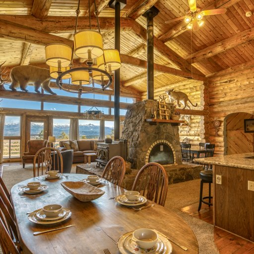 Winter Quarters Cabin- Mountain Views & Hot tub
