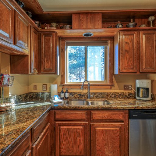 Hot Tub & Pet Friendly Forest Hideaway