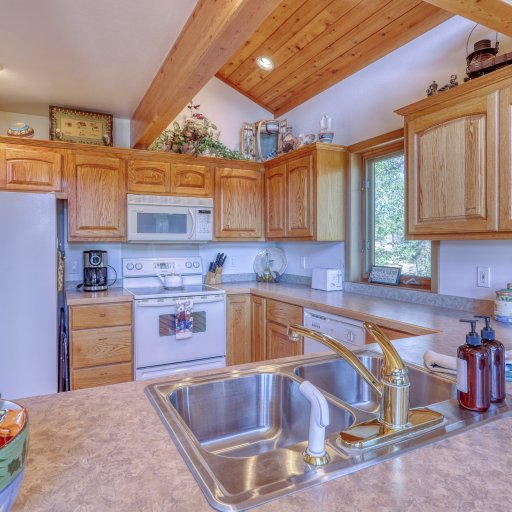 Pet Friendly Lake Lodge with A/C