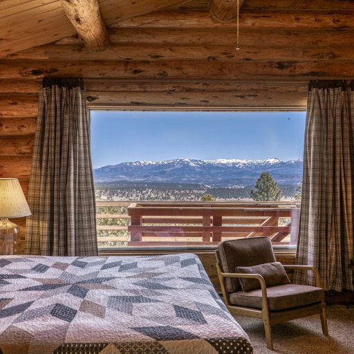 Winter Quarters Cabin- Mountain Views & Hot tub