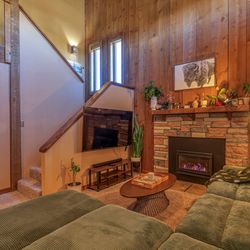 Hot Tub & Pet Friendly Forest Hideaway