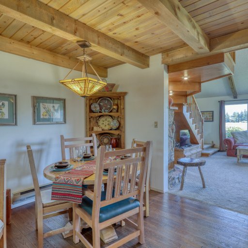 Cozy Mid to Long Term Mountain View Getaway!