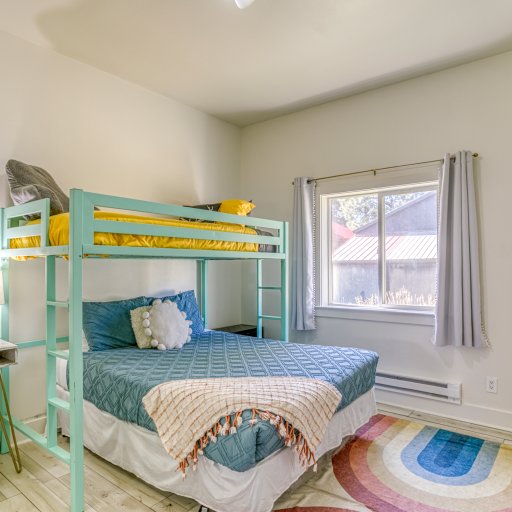 2nd Bedroom w/Queen bed and bunk bed above