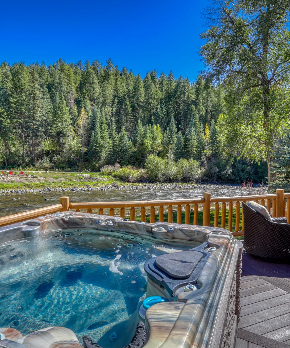Hot tub with a snowcapped San Juan mountain view, Pagosa Springs